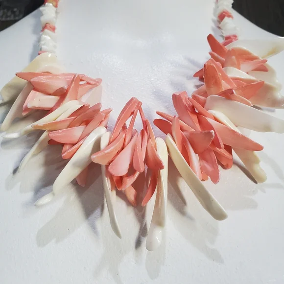 Vintage Beautiful Natural Shell Necklace Coral and White Colors